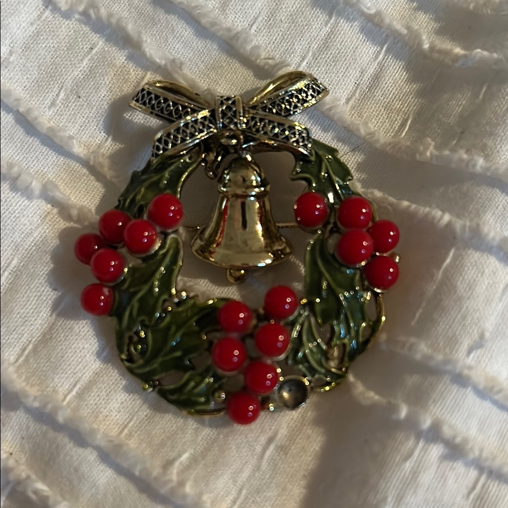 Weiss Vintage Christmas Wreath Brooch w/ Holly Berries & Dangling Bell